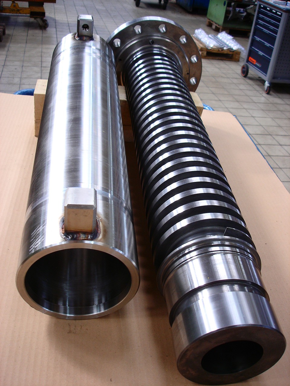 Extrusion screws Extruder barrels