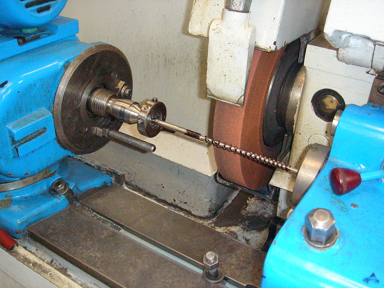 Extrusion screws Grinding